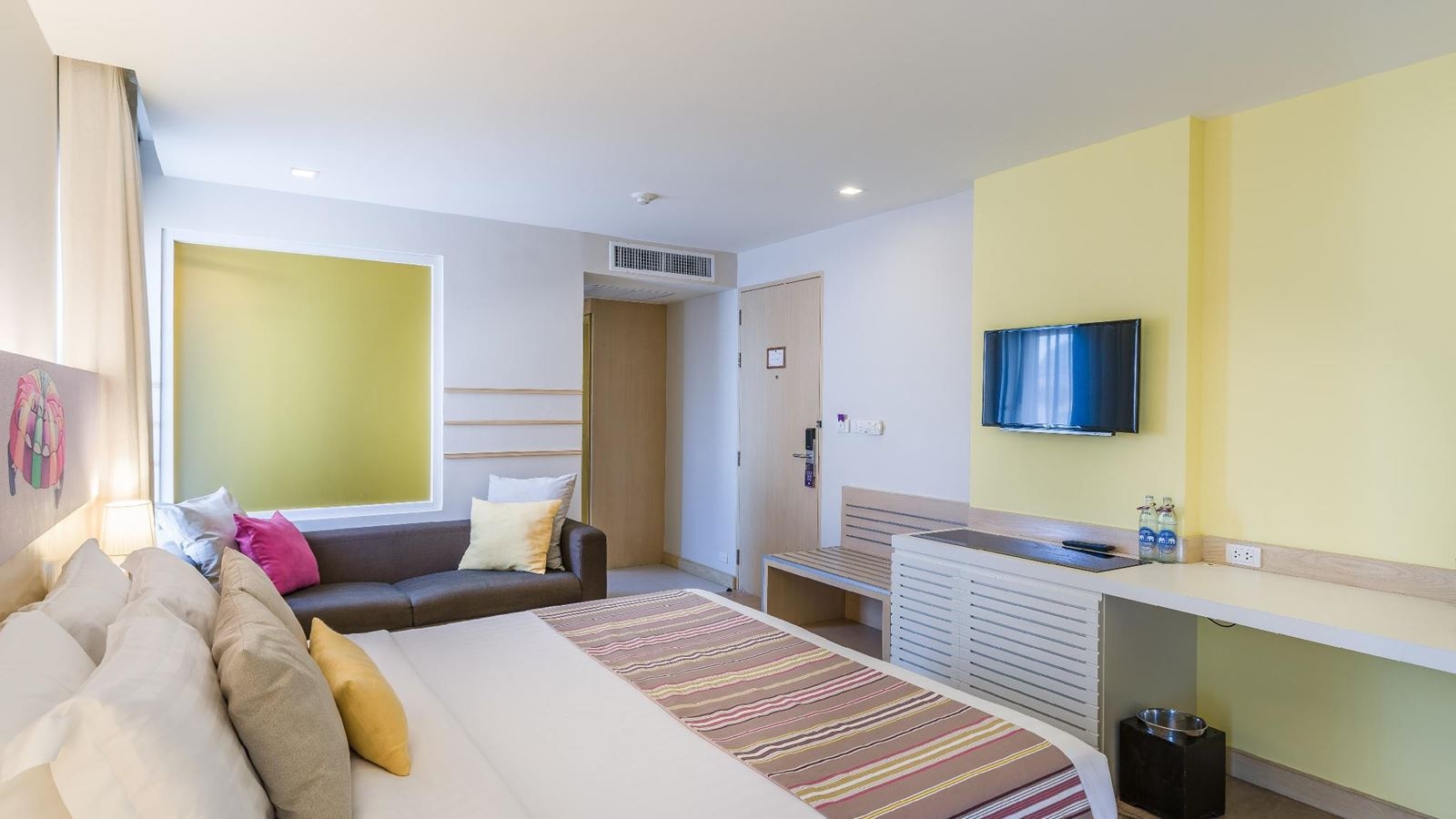 rooms-city-view-deluxe-room