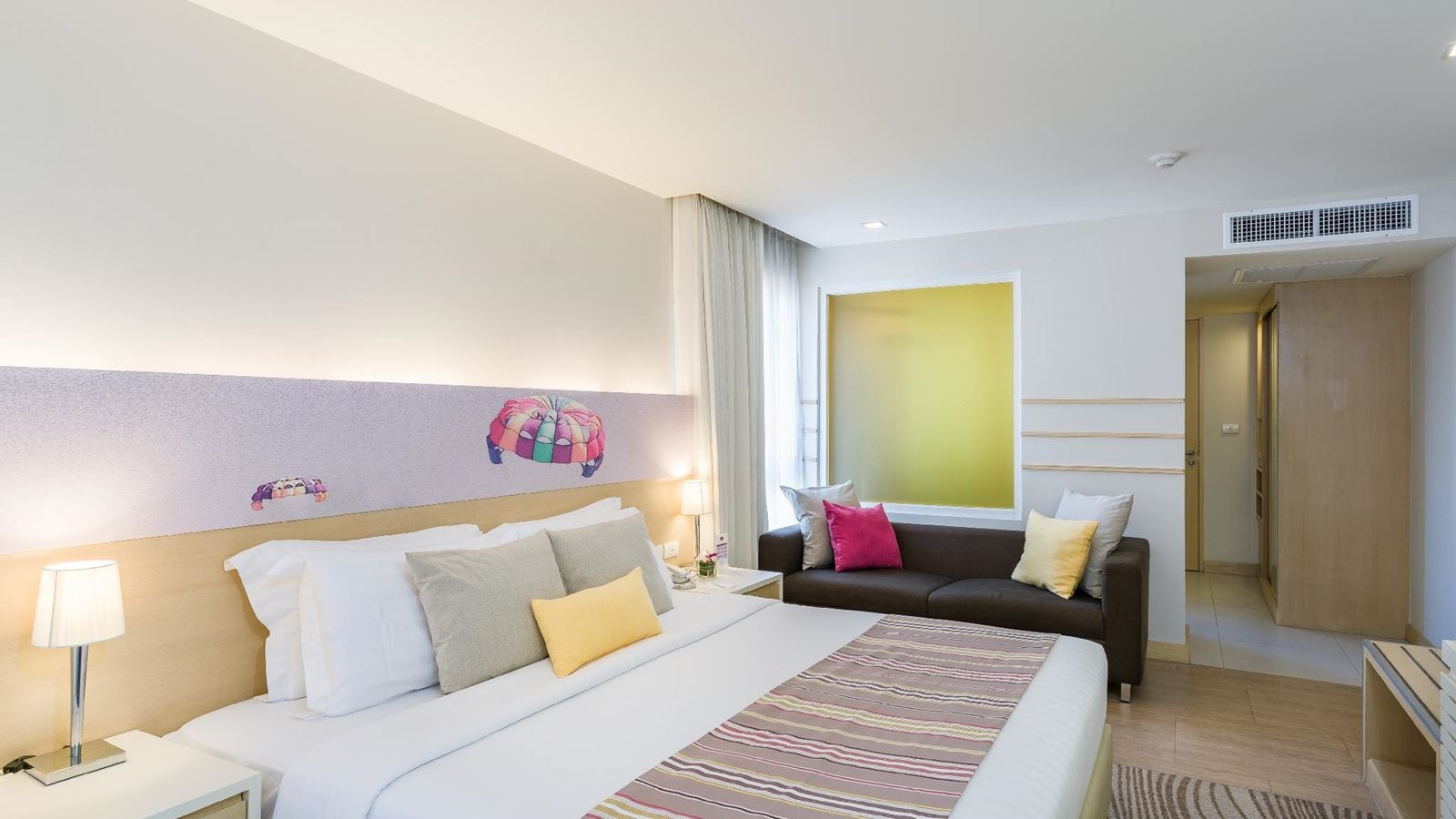 rooms-city-view-deluxe-room