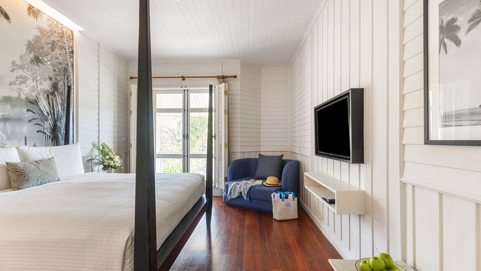 rooms-superior-family-pool-view-balcony