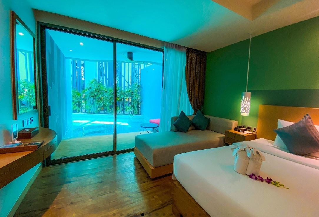 rooms-deluxe-pool-access