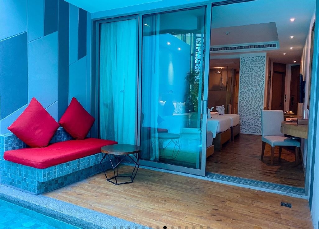 rooms-deluxe-pool-access