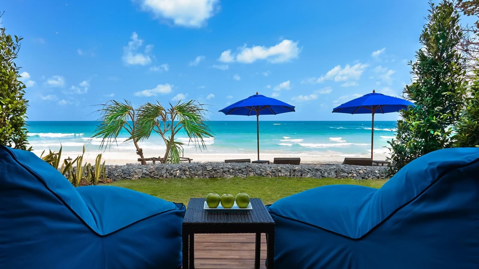 rooms-deluxe-beachfront