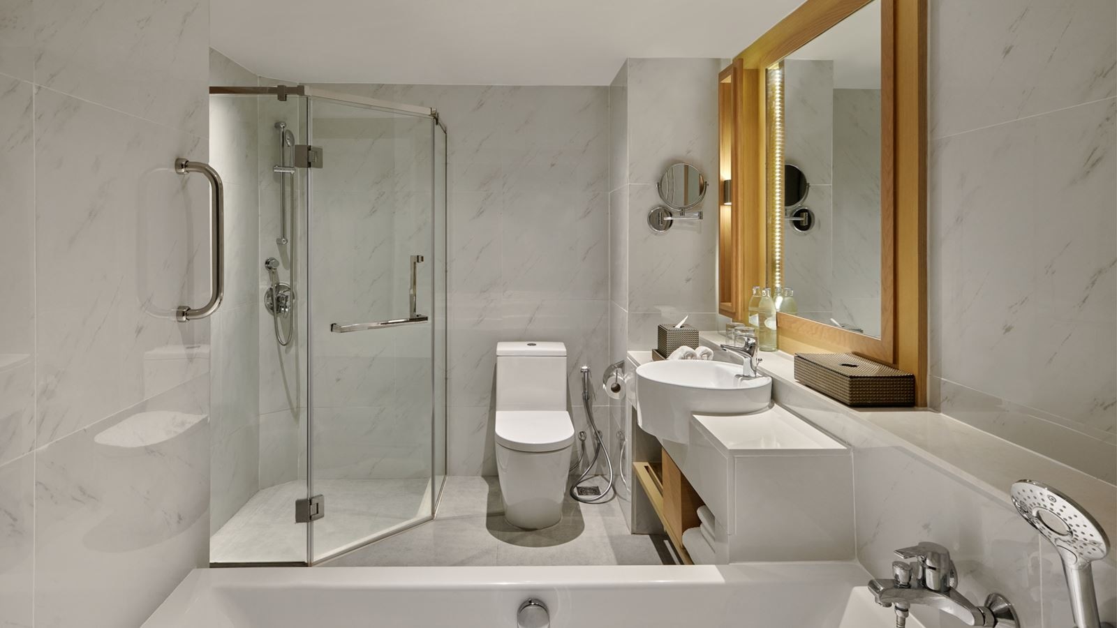 rooms-guest-room-pool-view