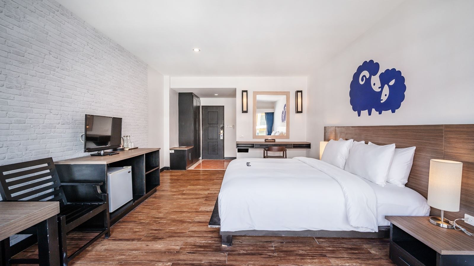 rooms-koko-couple	room-for-2-person-one-king-bed-30sqm