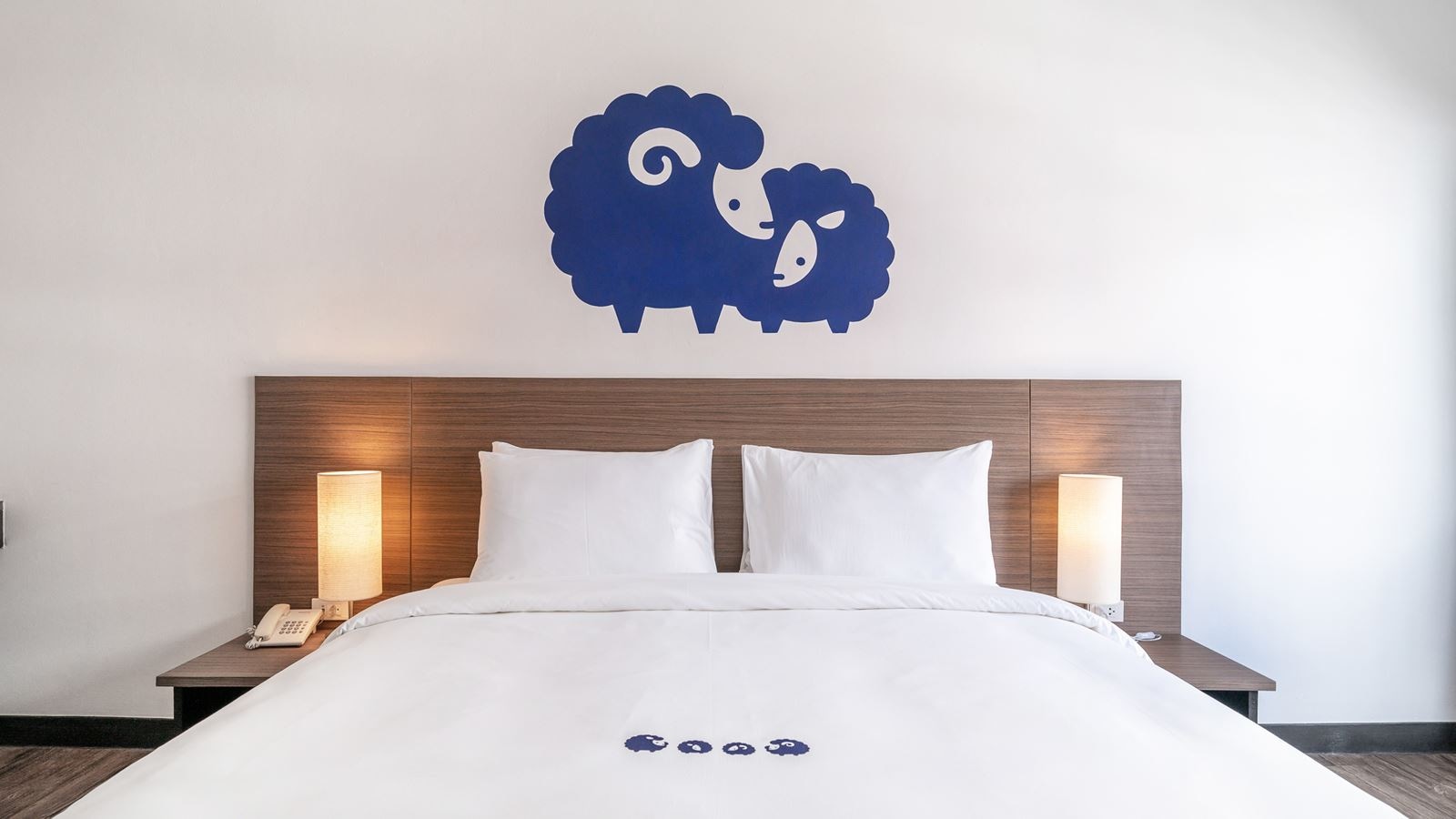 rooms-koko-couple	room-for-2-person-one-king-bed-30sqm