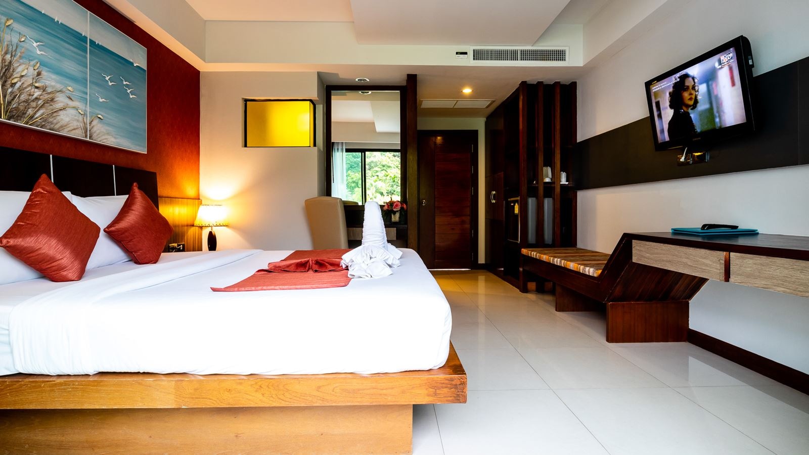 rooms-deluxe-pool-view-room