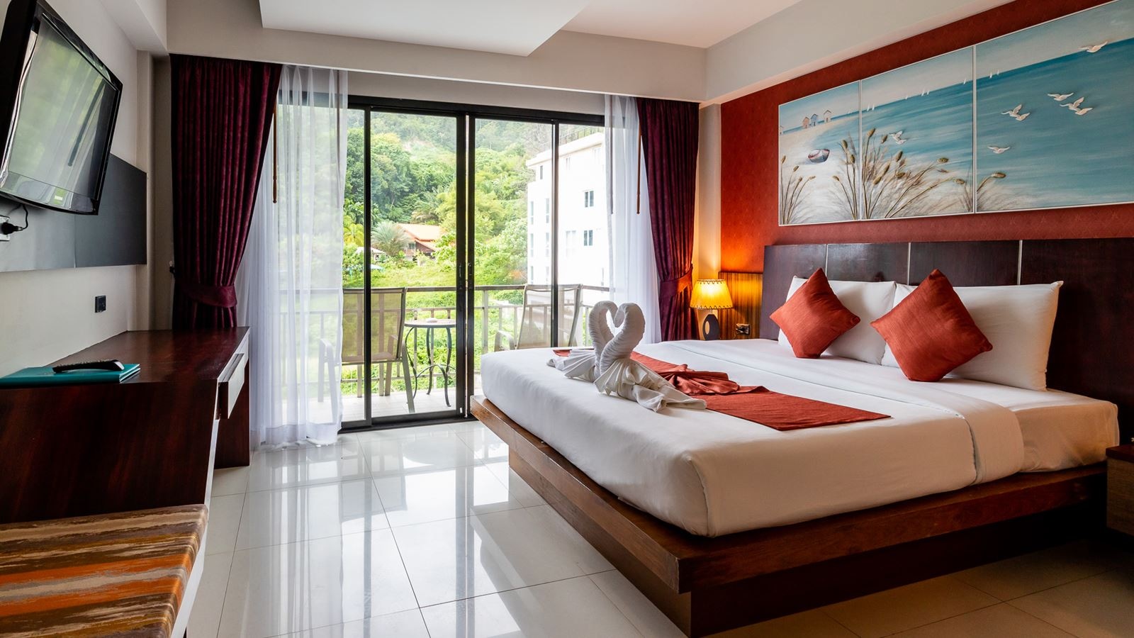 rooms-deluxe-pool-view-room