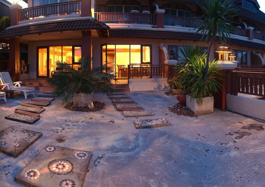 rooms-standard-family-room