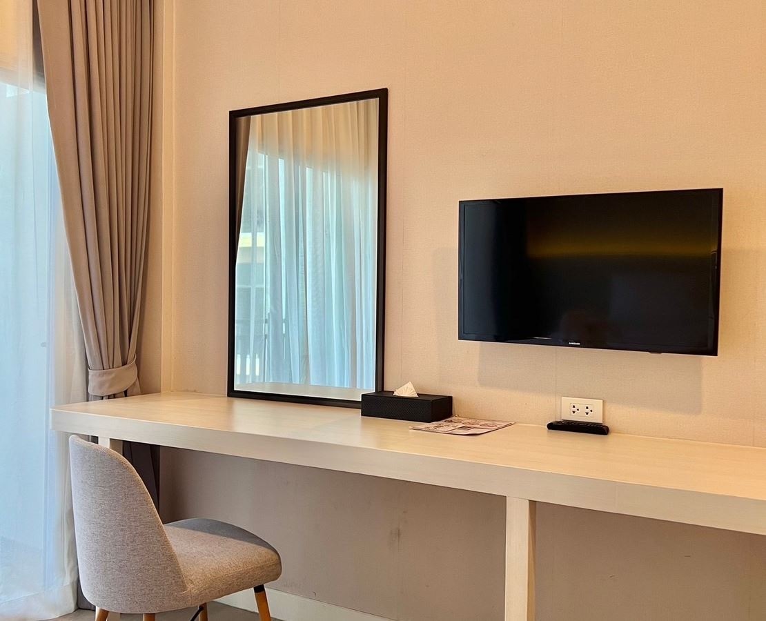 rooms-deluxe-pool-view