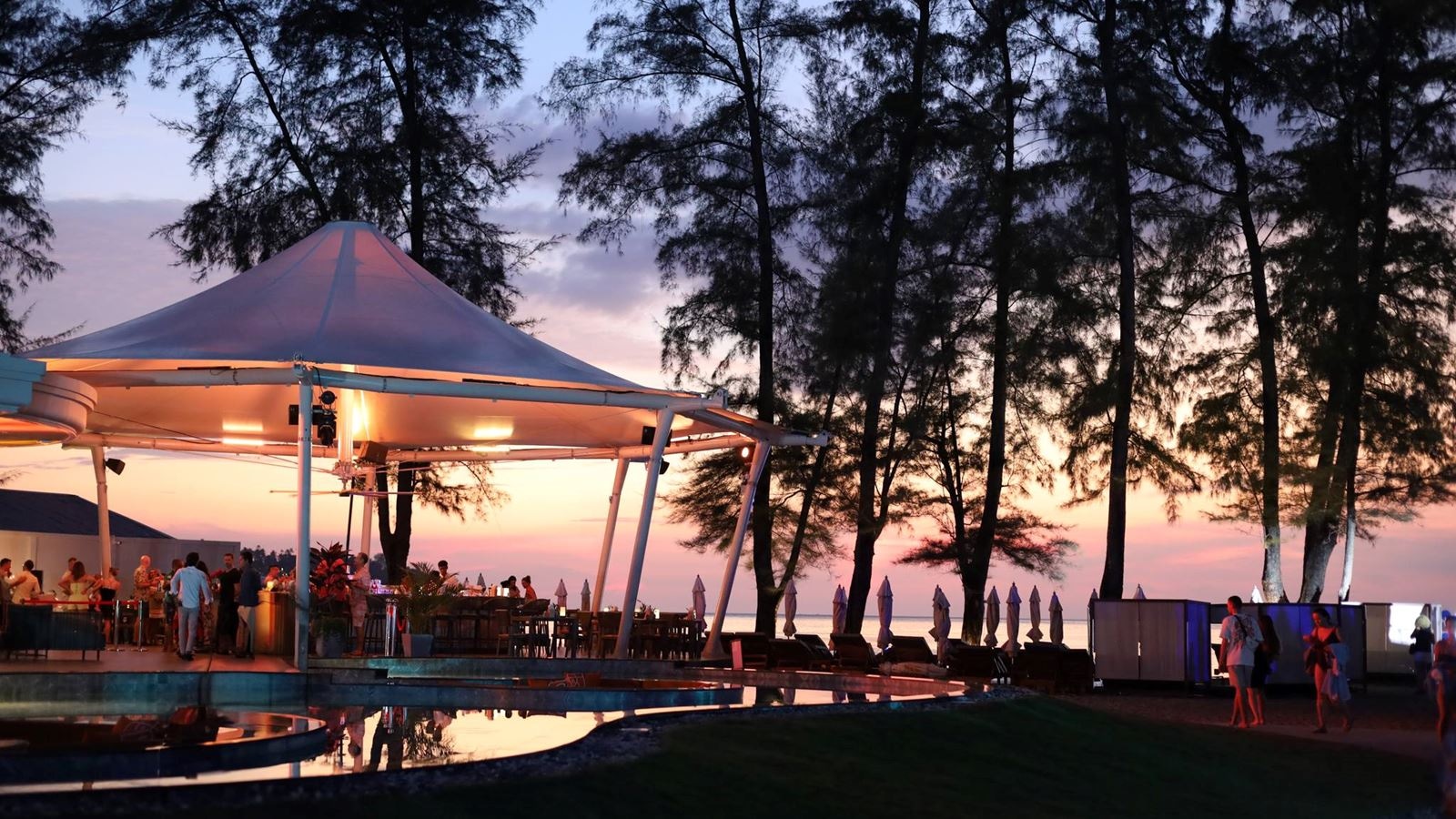 restaurants-nora-beach-club