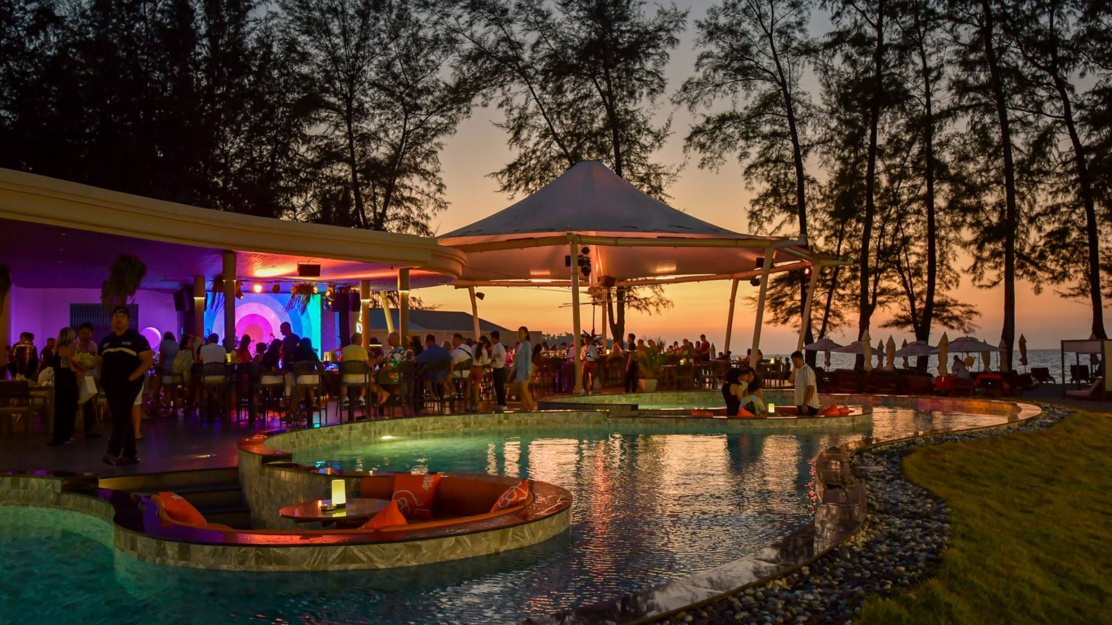 restaurants-nora-beach-club