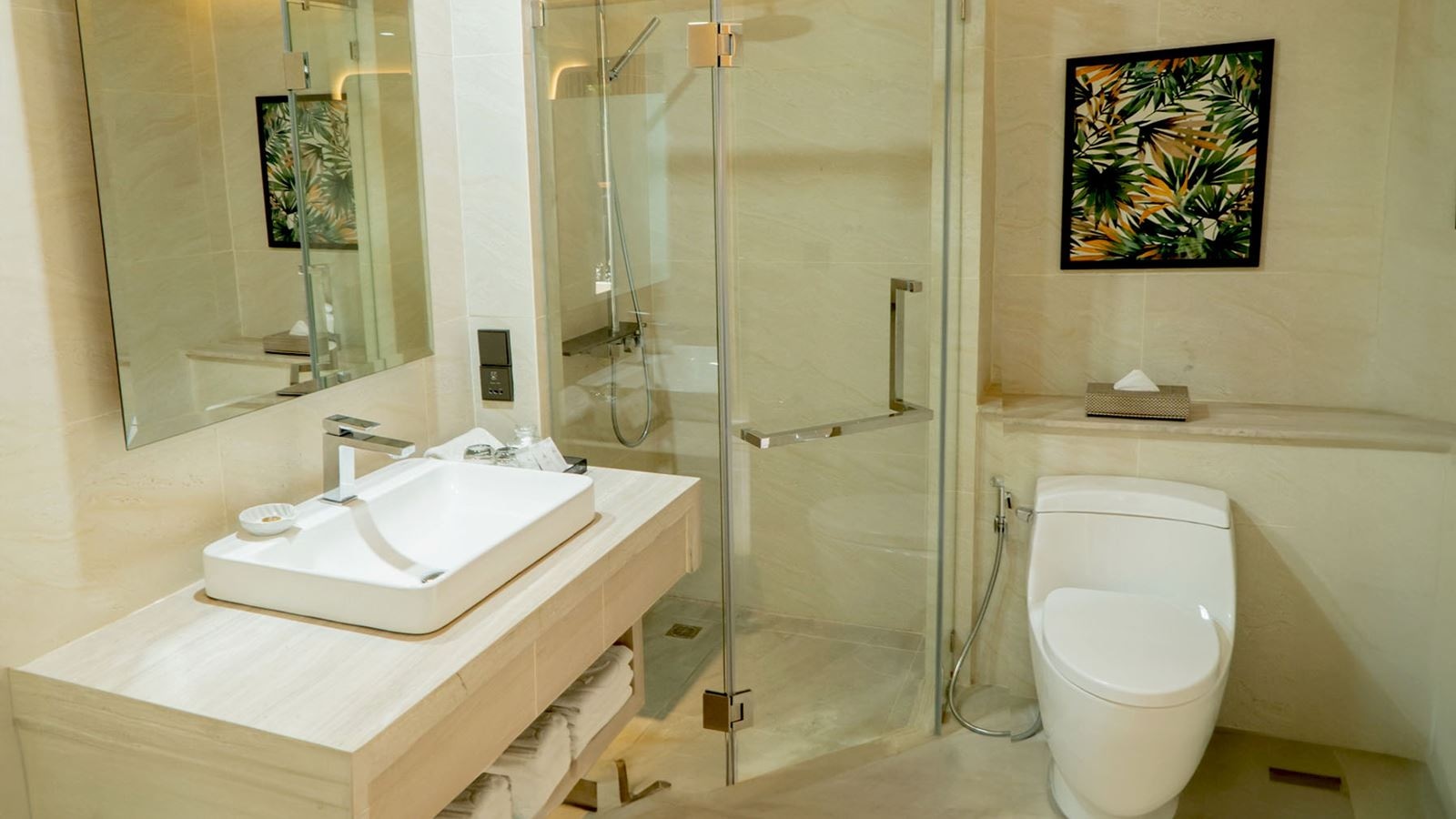 rooms-amora-grand-pool-view