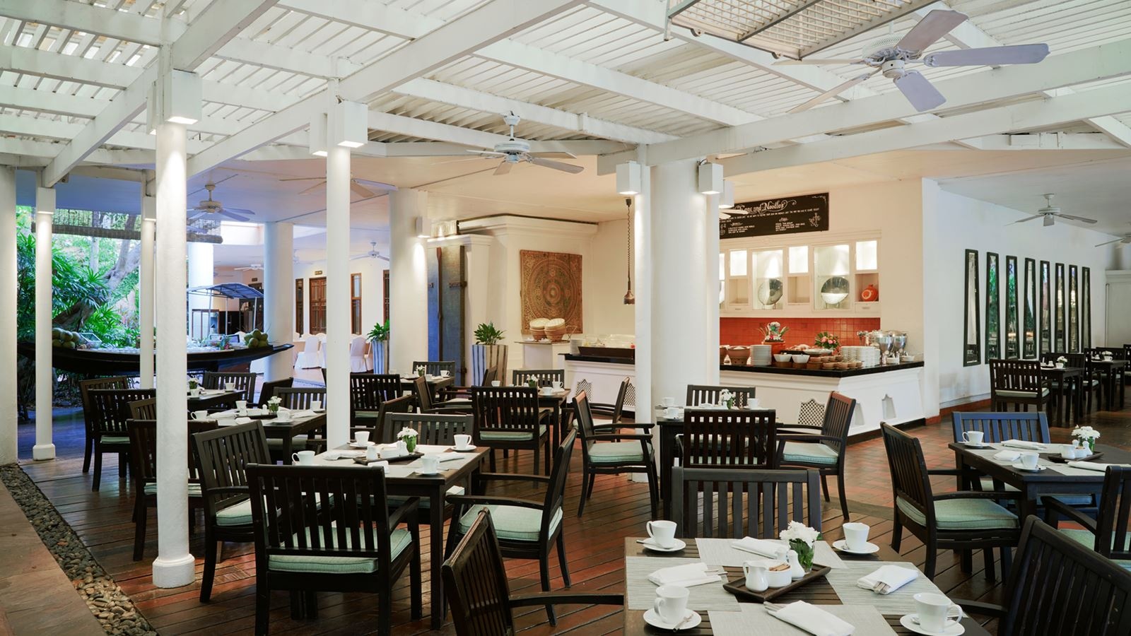 restaurants-issara-cafe