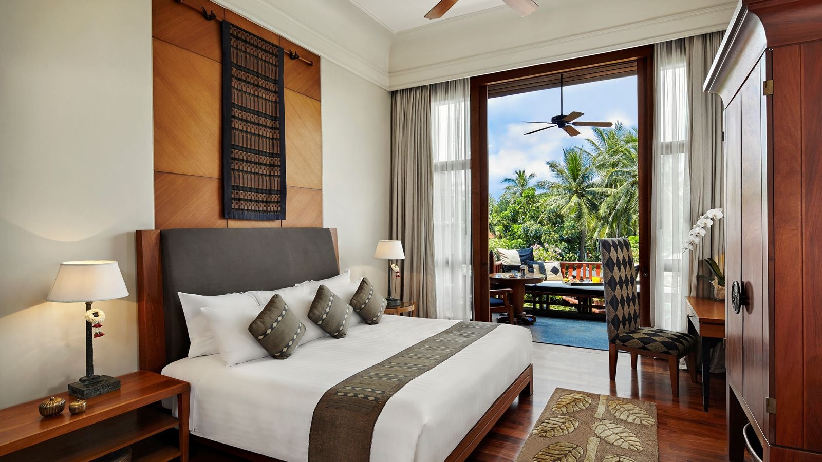 rooms-club-lagoon-view-junior-suite
