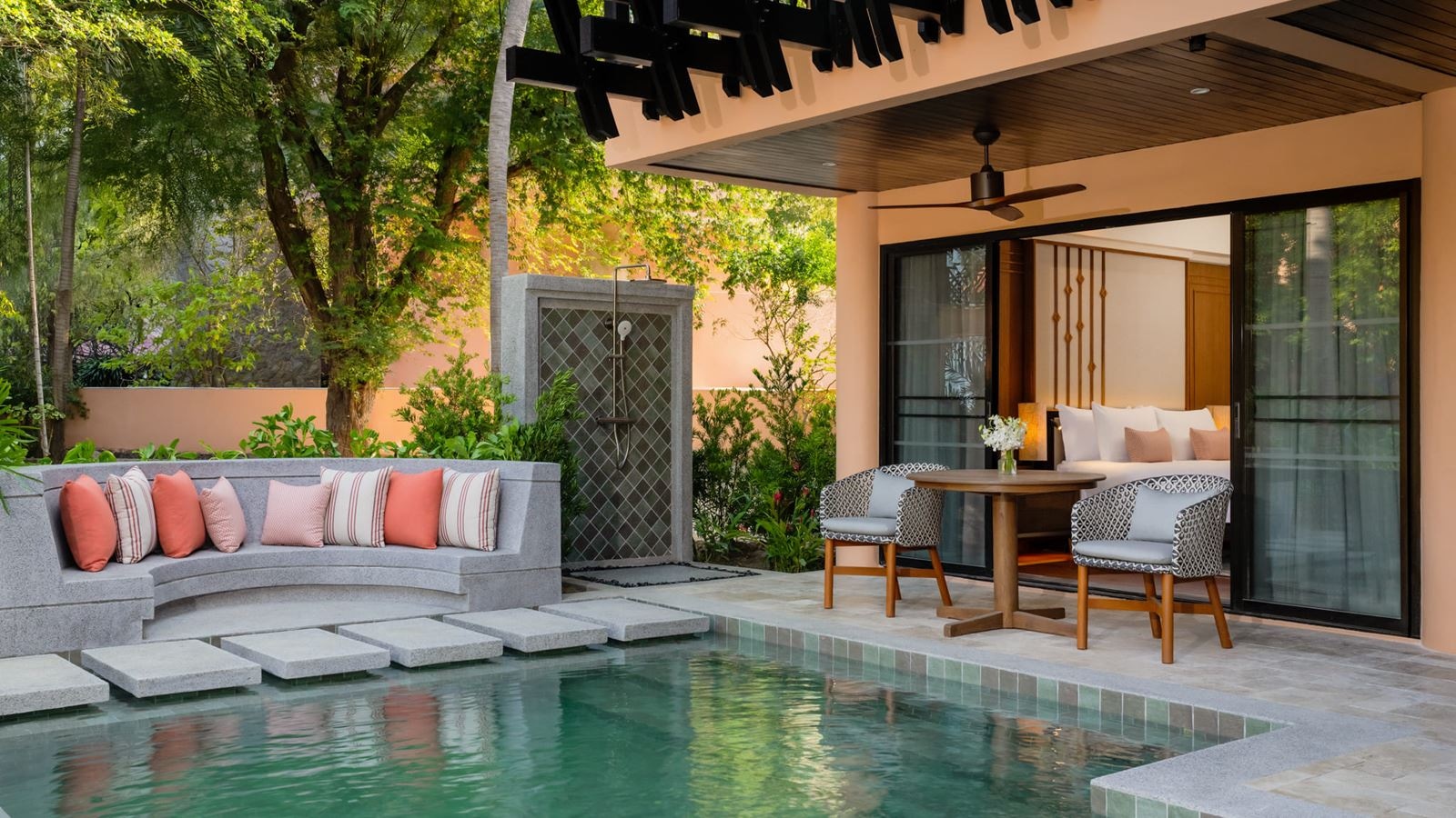 rooms-club-2bedroom-family-pool-suite