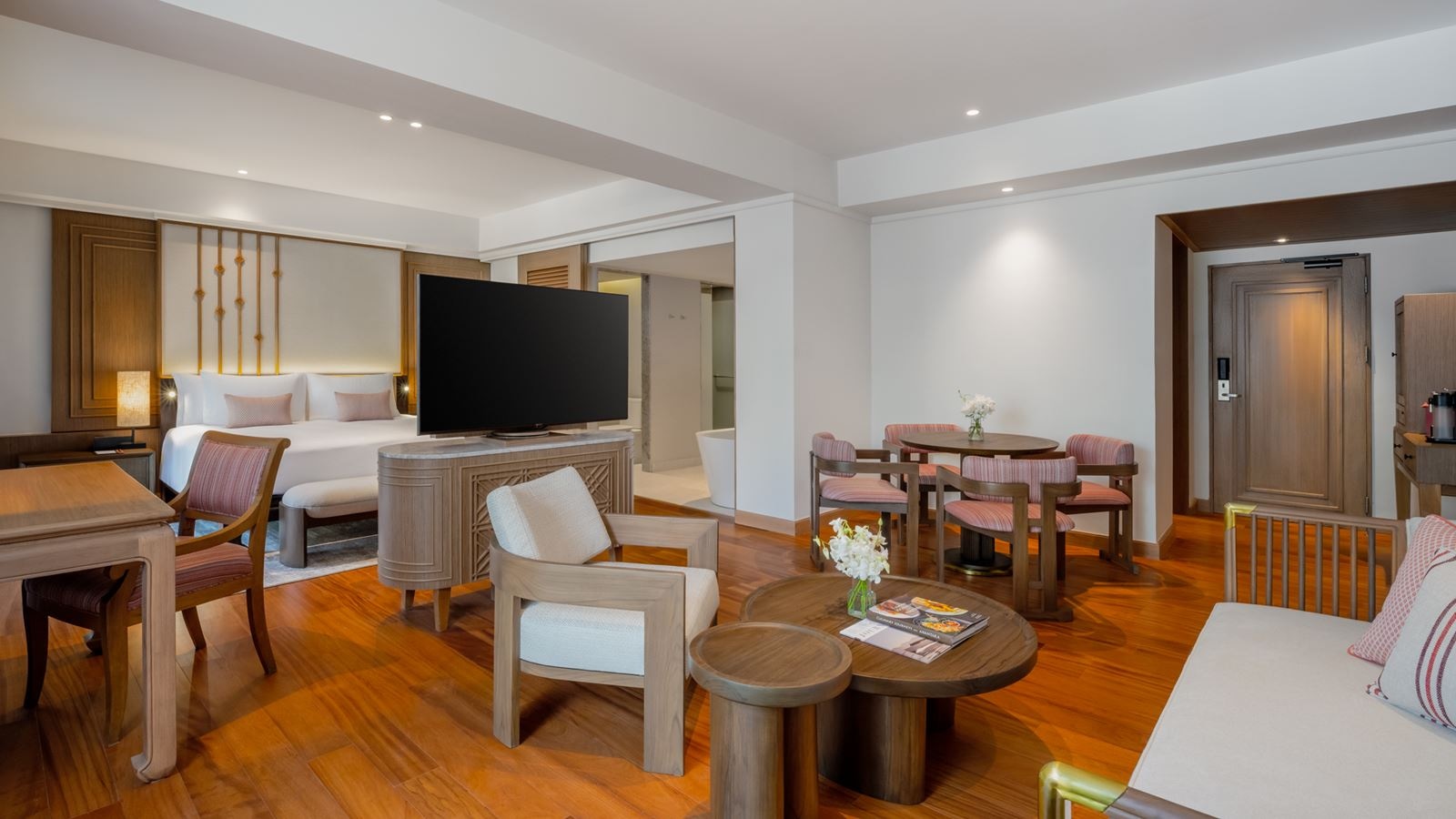 rooms-club-2bedroom-family-pool-suite