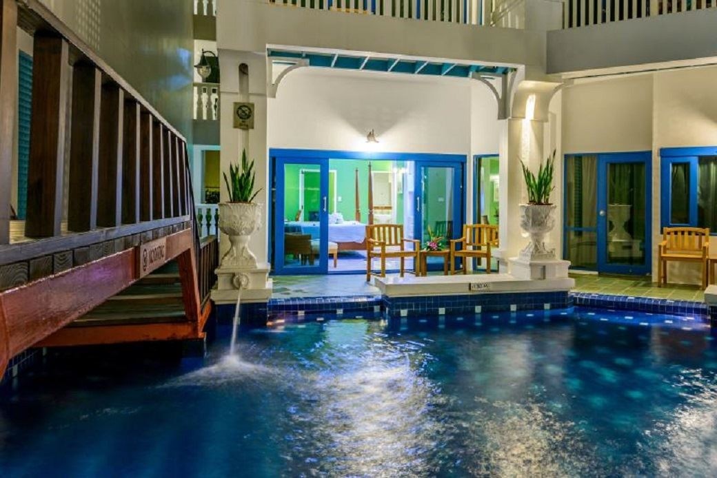 rooms-deluxe-pool-access