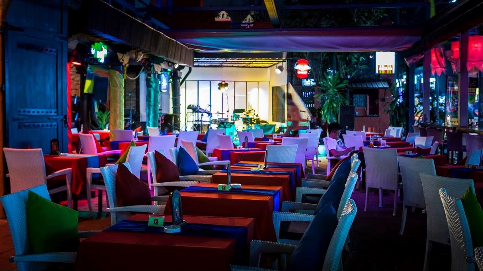 restaurants-moon-walk-restaurant