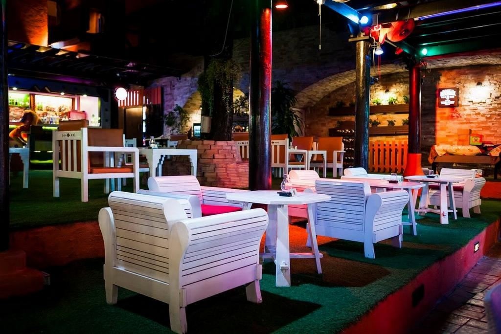 restaurants-moon-dance-restaurant