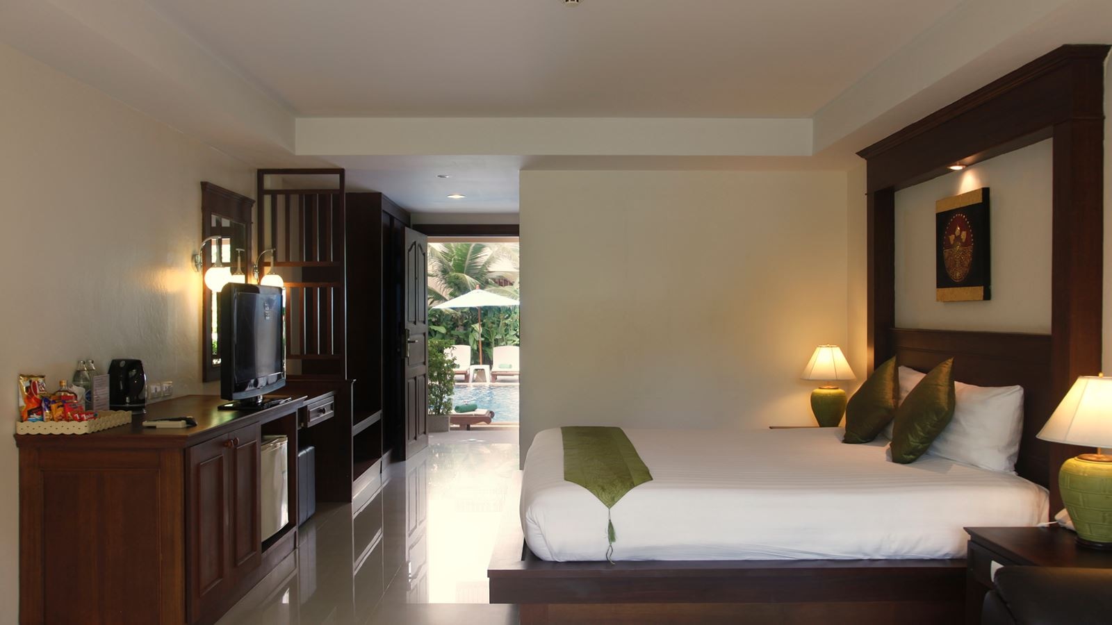 rooms-deluxe-poolside