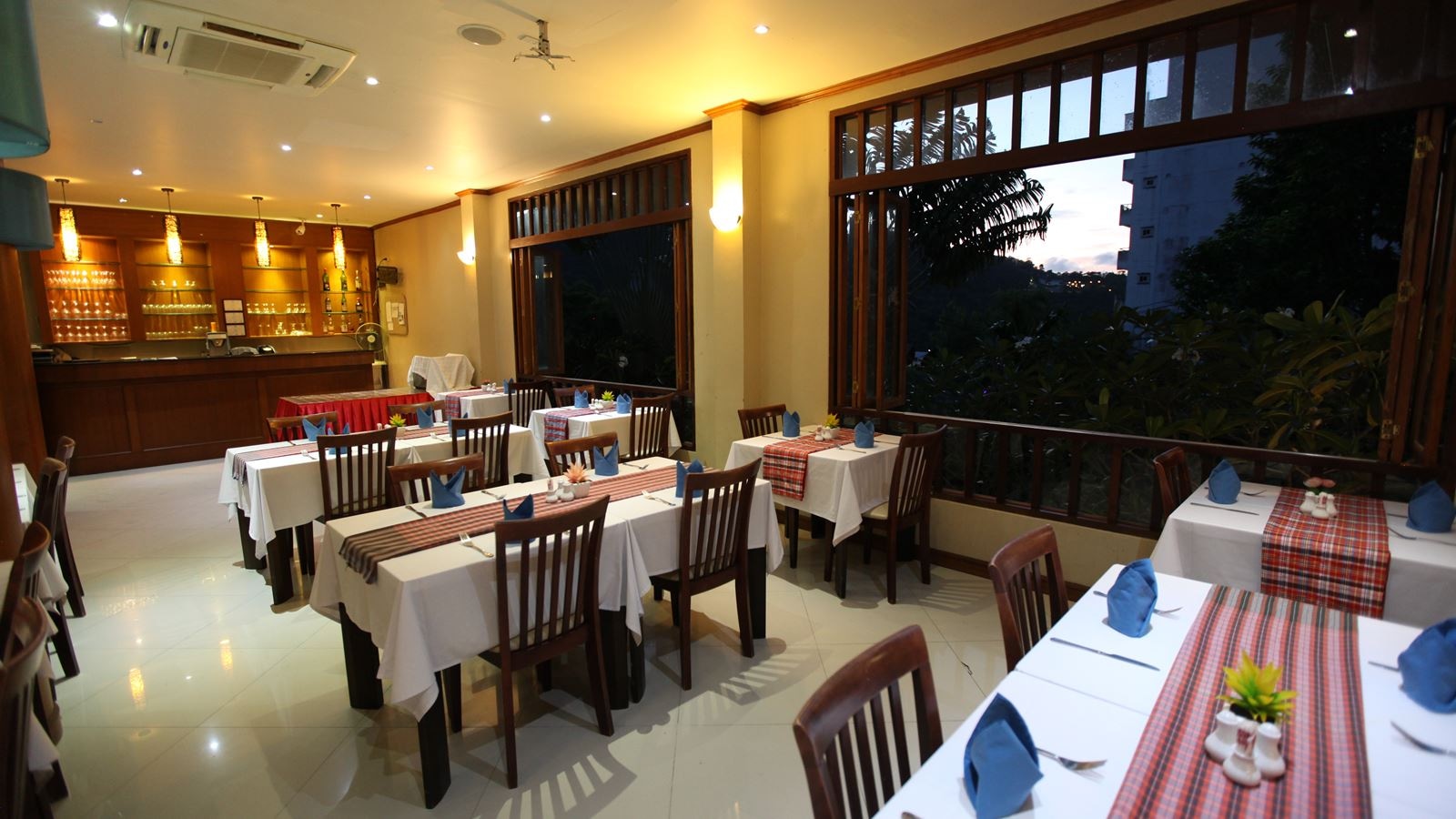 restaurants-oasis-restaurant