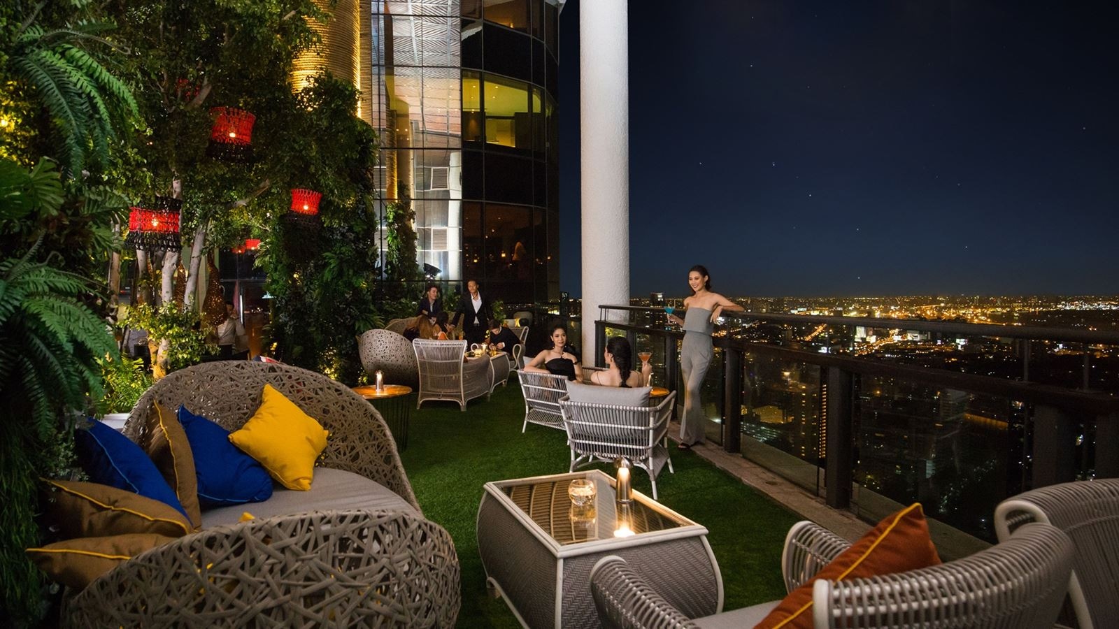 bars-saffron-sky-garden