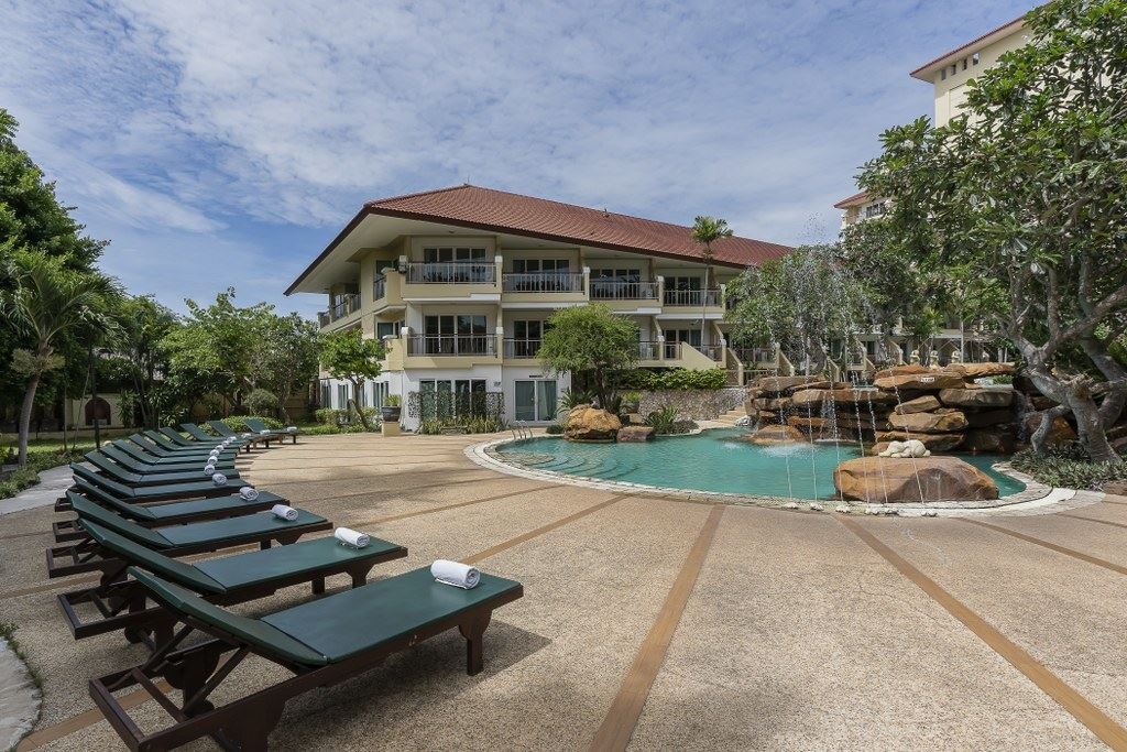 pools-outdoor-pool