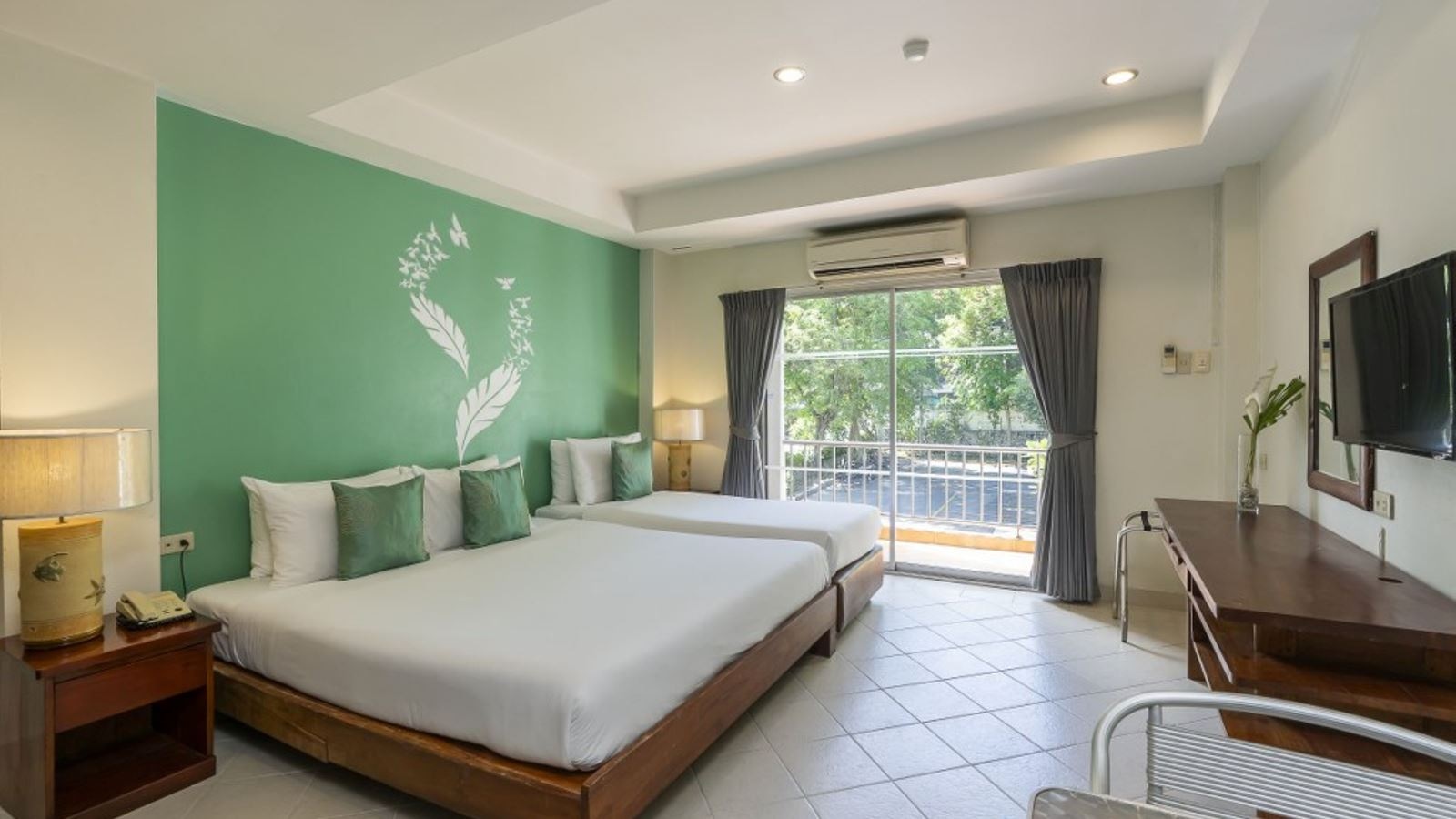 rooms-standard-family-room