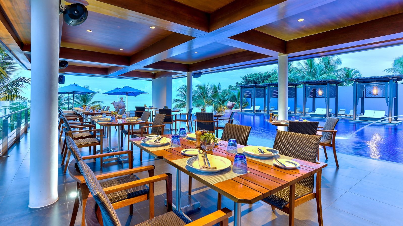 restaurants-the-ivy-beachfront-restaurant