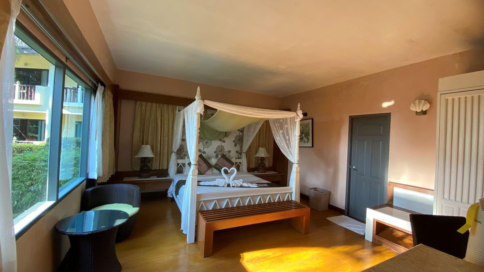 rooms-villa-pool-view