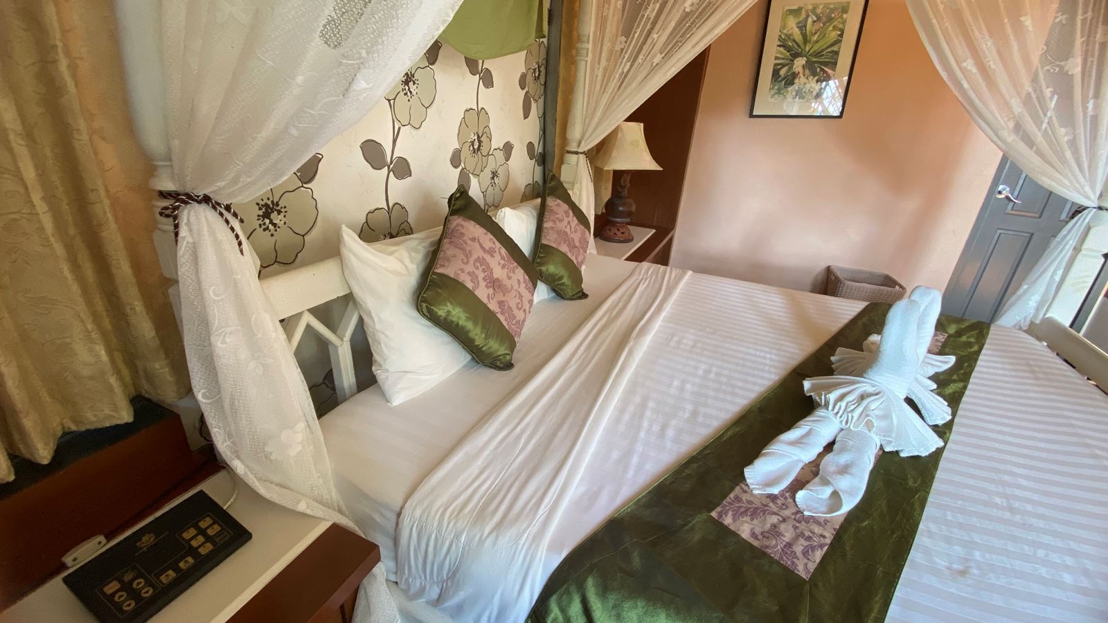 rooms-villa-pool-view