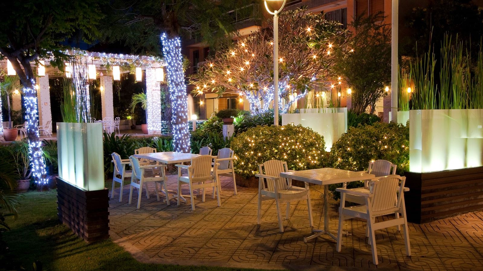 restaurants-laem-panwa-restaurant