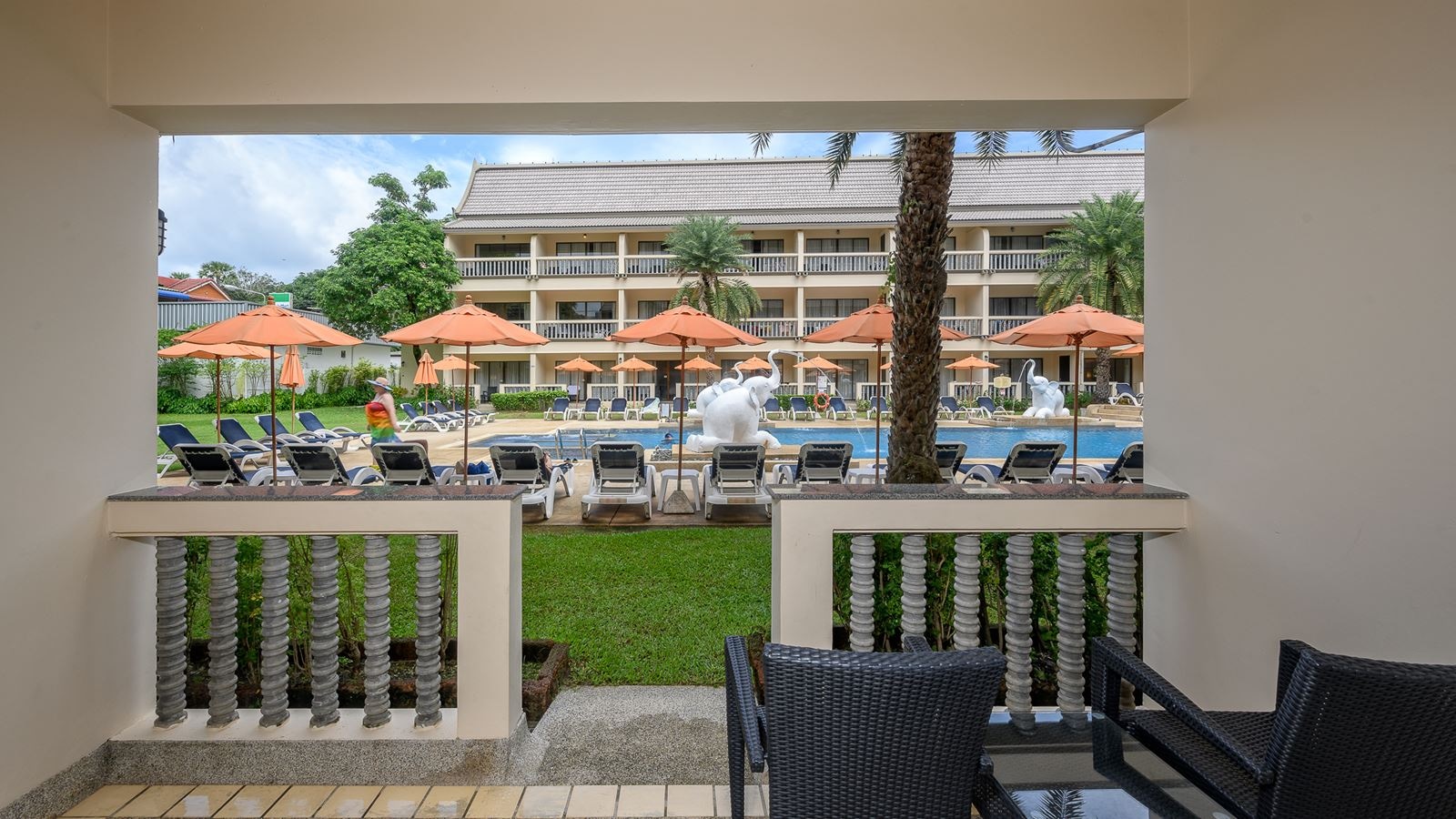 rooms-deluxe-pool-access