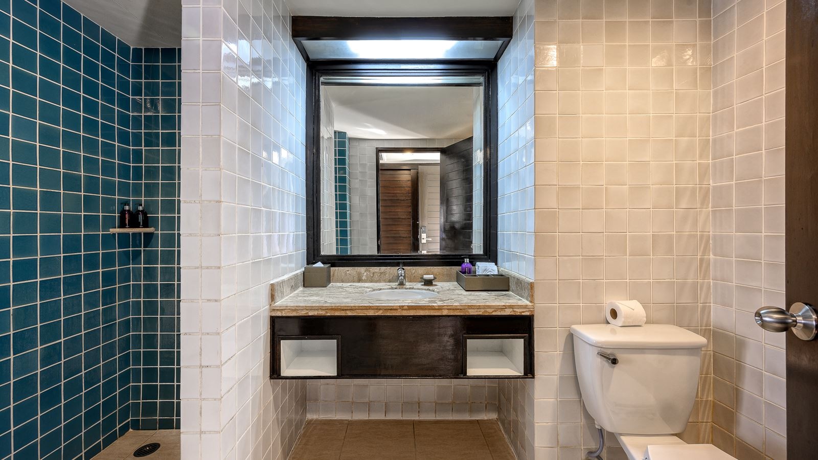 rooms-family-room-garden-view