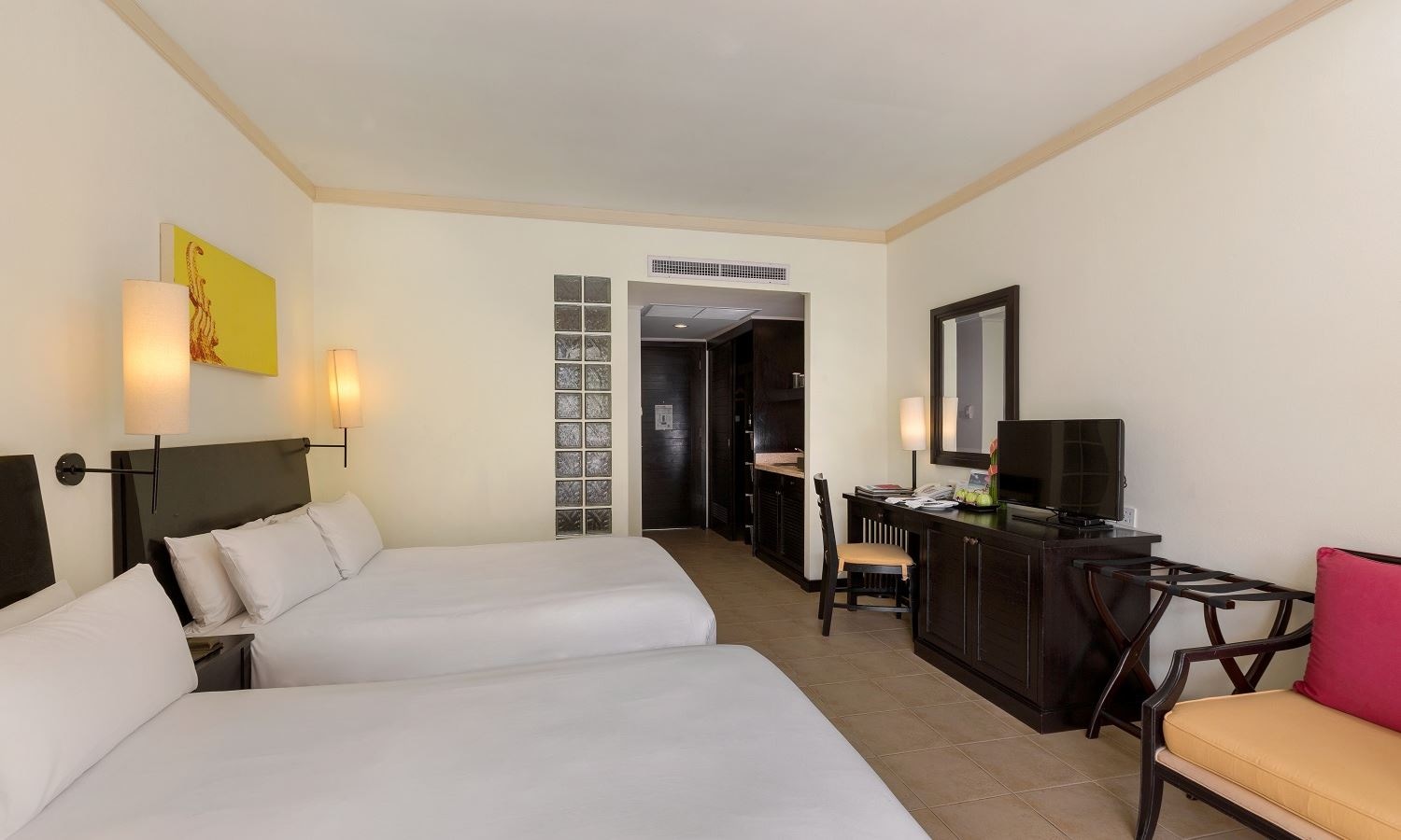 rooms-family-room-garden-view