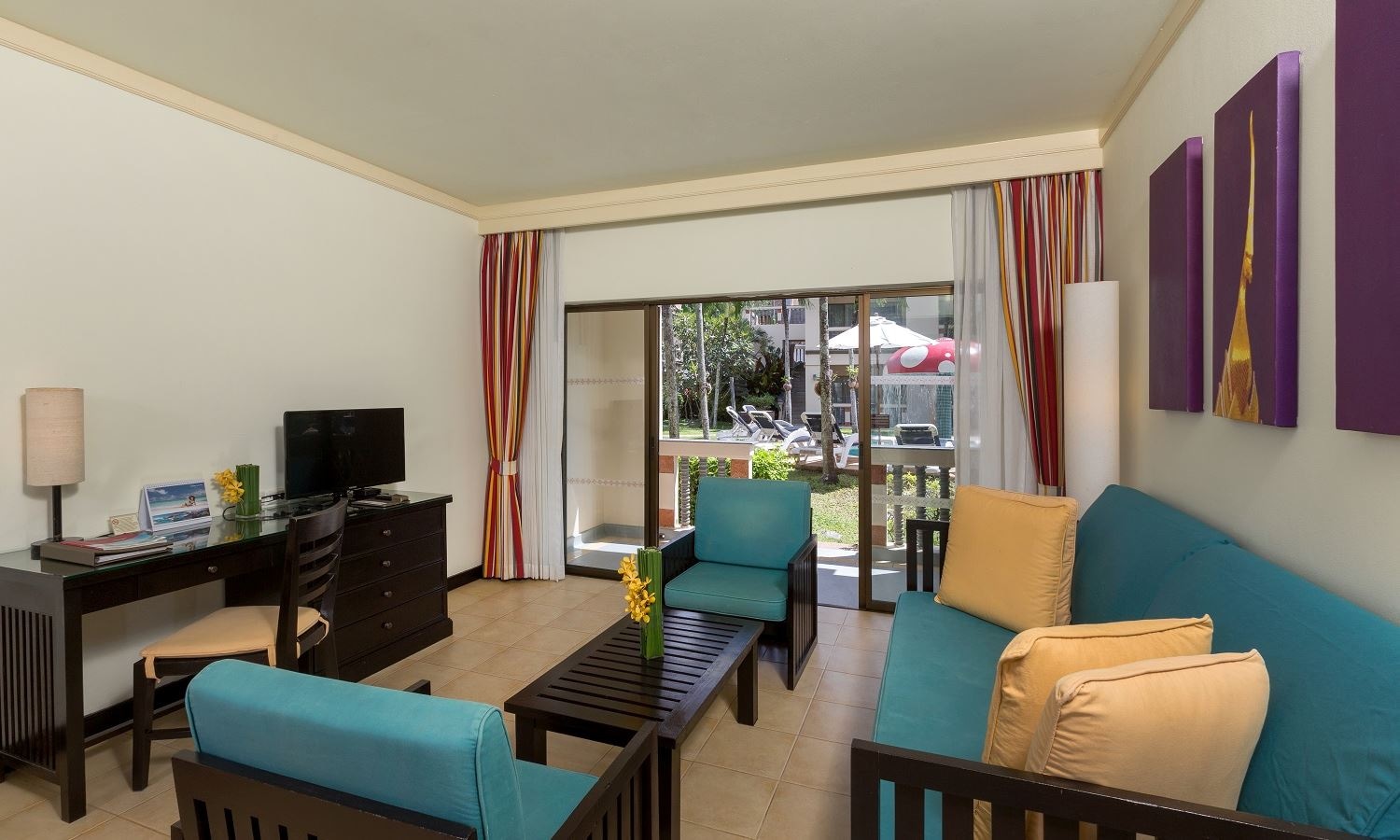 rooms-1-broom-premium-suite-pool-view