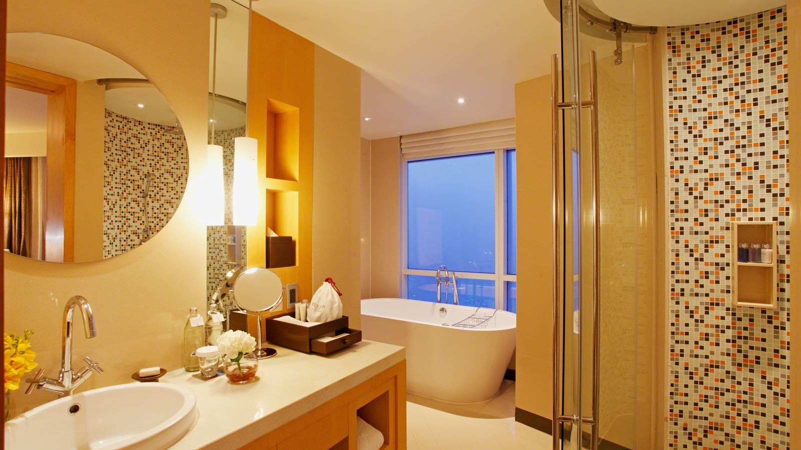 rooms-world-executive-suite