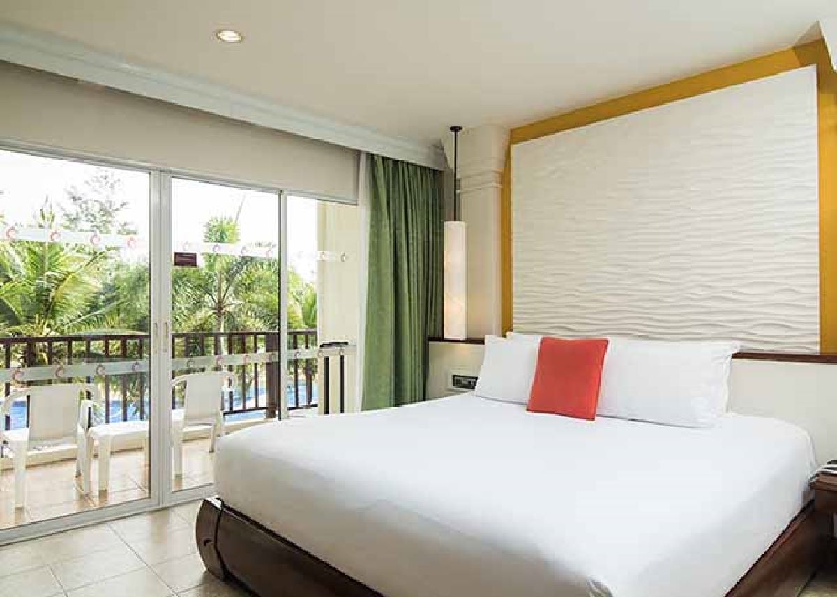 rooms-premium-deluxe-pool-view