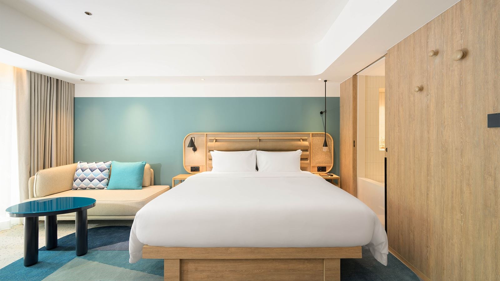 rooms-2-broom-premium-suite-pool-view