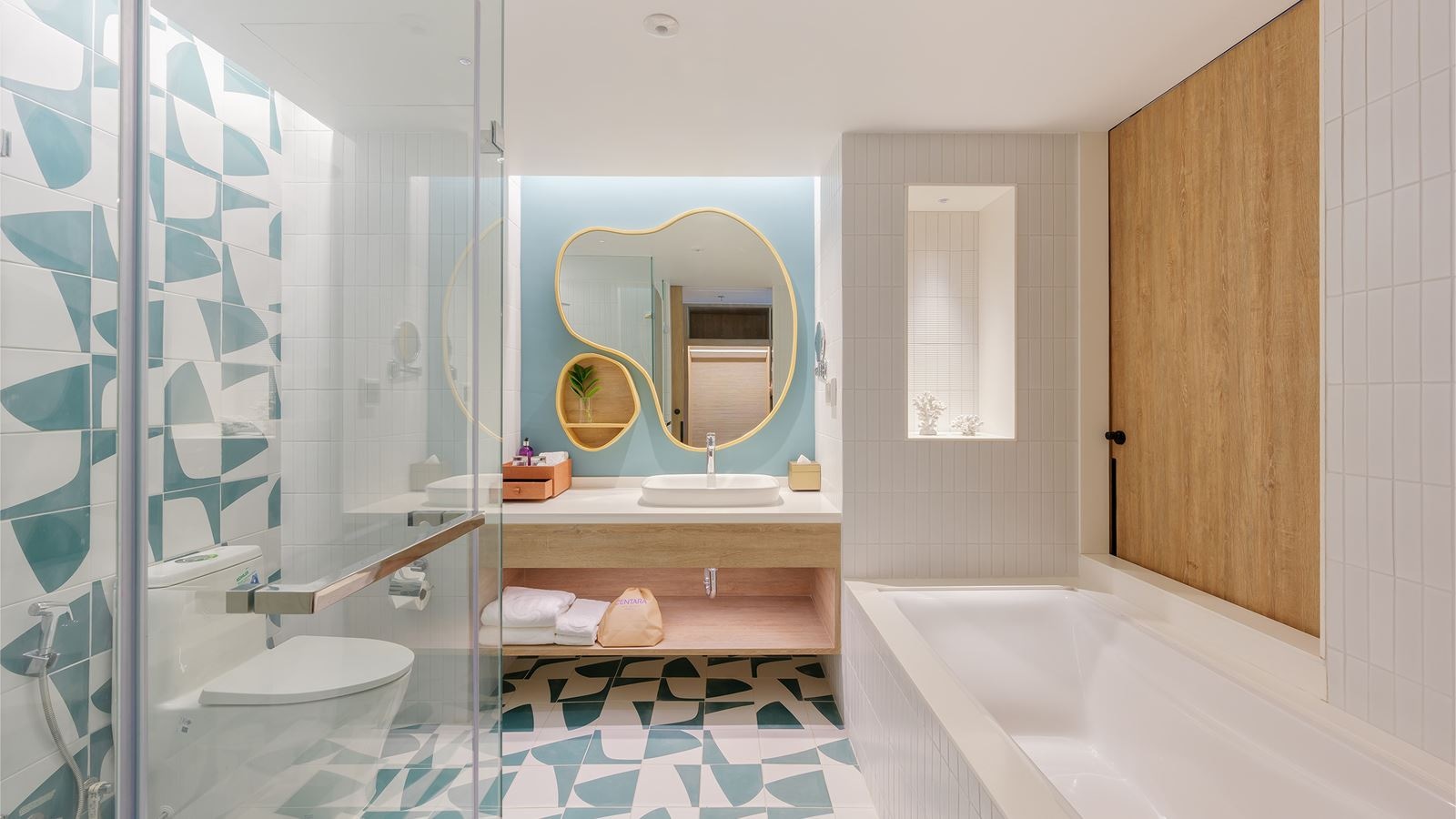 rooms-2-broom-premium-suite-pool-view