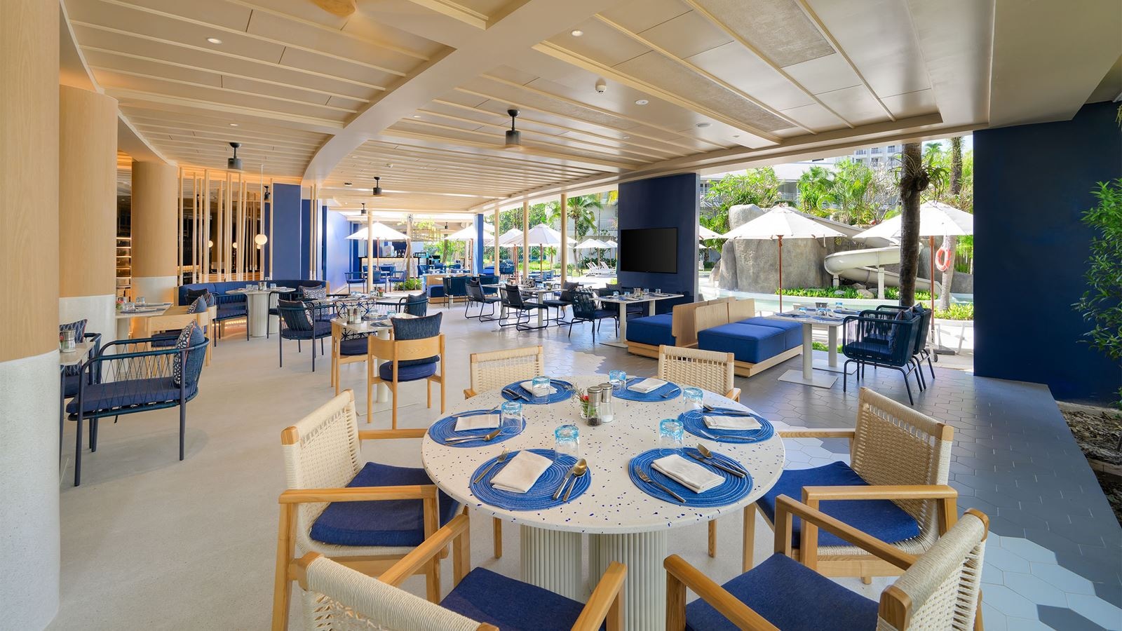 restaurants-escape-pool-club