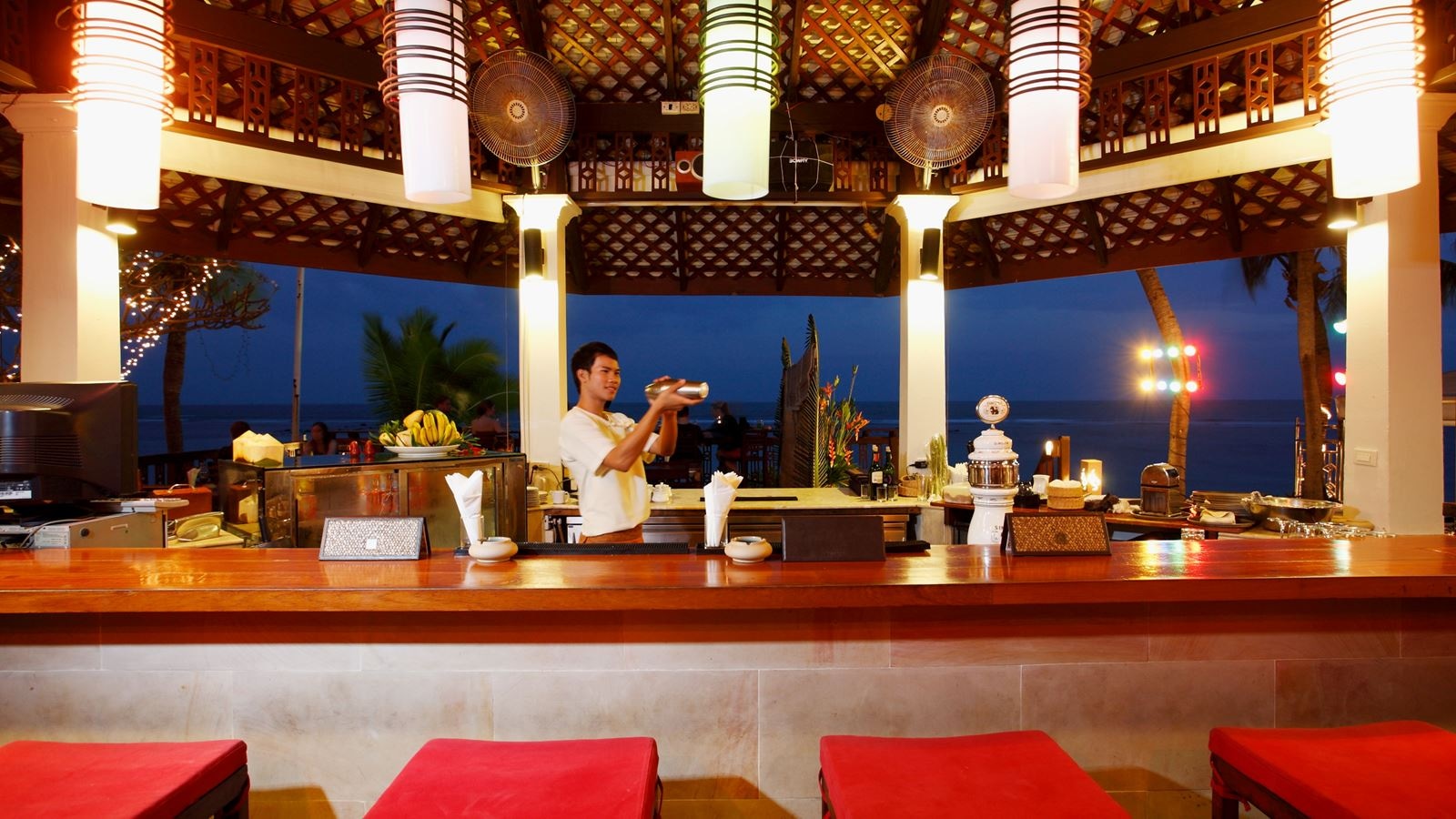 restaurants-coral-bar-and-bbq