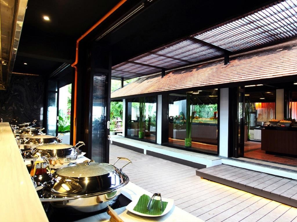 restaurants-chom-talay-restaurant