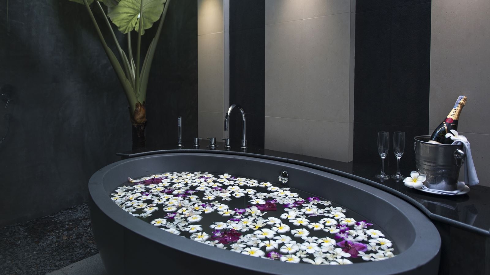 rooms-deluxe-regency-rooms