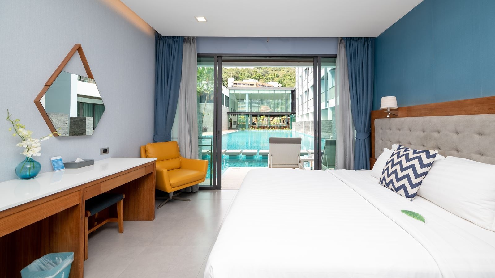 rooms-deluxe-pool-access