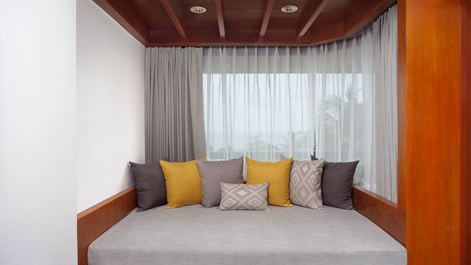 rooms-grand-jacuzzi-suite