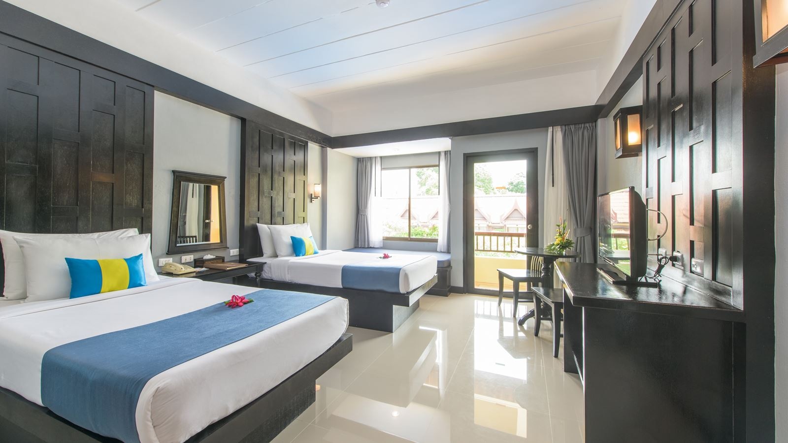 rooms-superior-pool-view