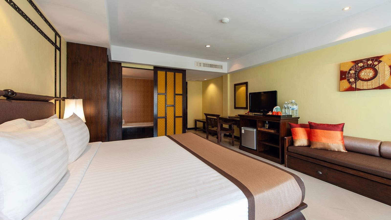 rooms-deluxe-pool-view