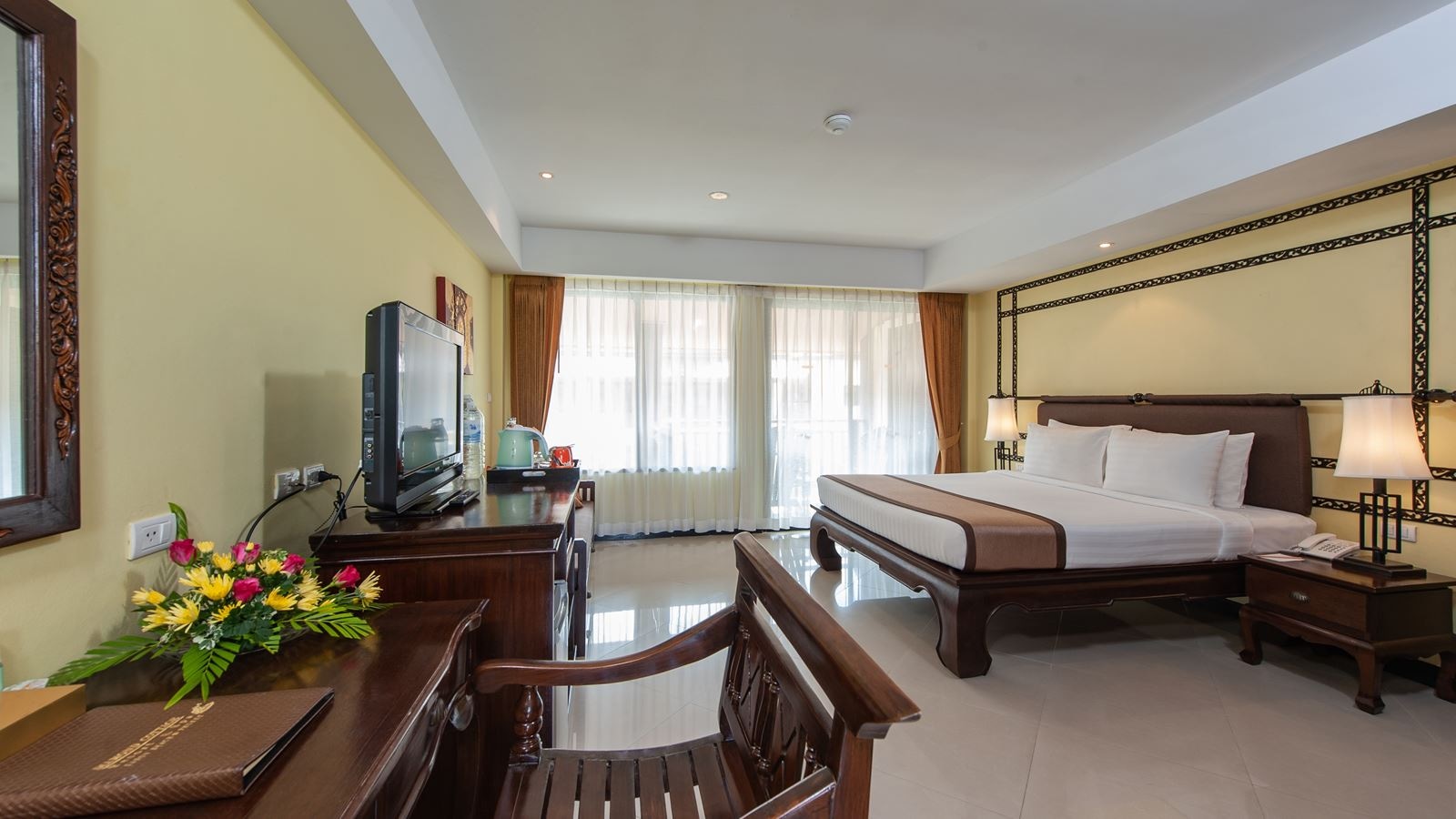 rooms-deluxe-pool-view