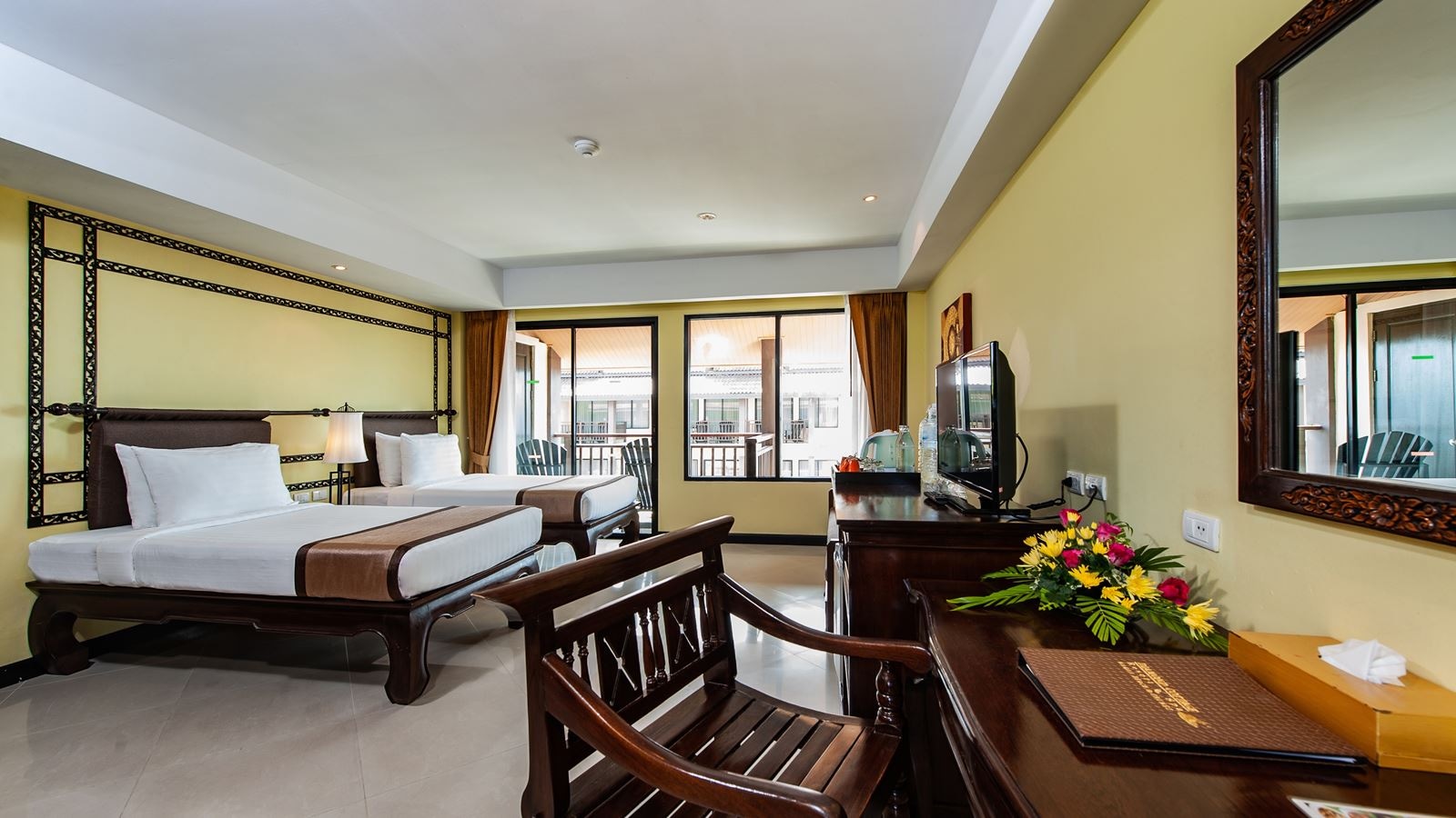 rooms-deluxe-pool-view